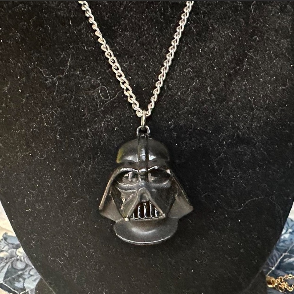 1977 Vintage Star Wars Darth Vader 20th Century Fox Necklace